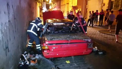 Park halindeki otomobil, kundaklandı