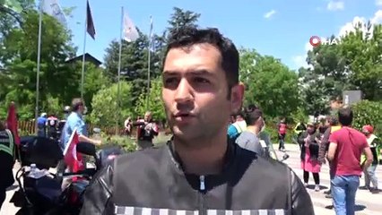 Kurtuluş Savaşı'nda cephanenin taşındığı İstiklal Yolu'nu motorla geçiyorlar