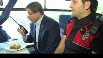 Başbakan polis telsizinden anons yaptı