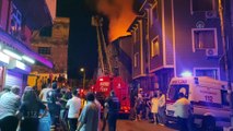 İSTANBUL - Fatih'te bir binada çıkan ve 4 binaya daha sıçrayan yangın söndürüldü