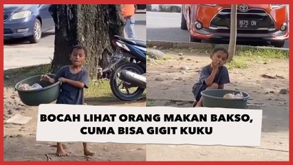 Bikin Terenyuh! Bocah Pedagang Keliling Lihat Orang Makan Bakso, Cuma Bisa Gigit Kuku
