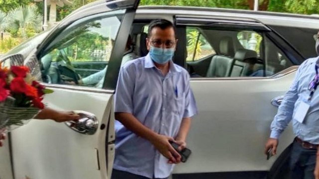 Arvind Kejriwal reaches Ahmedabad to inaugurate party office