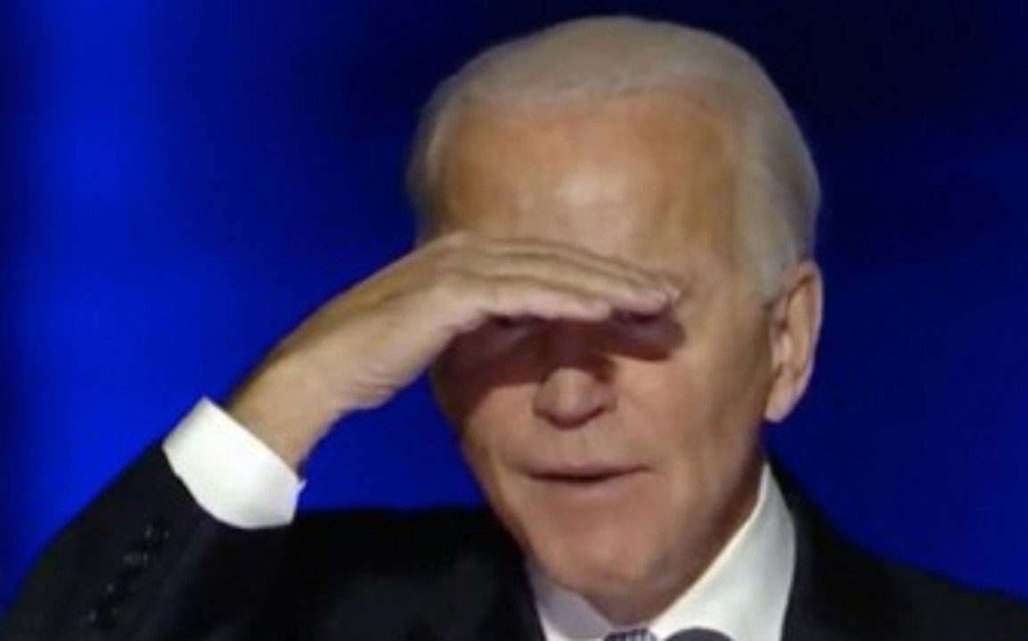 Joe Biden se pierde en la cafetería durante la cumbre del G7 y el personal se parte la caja de risa