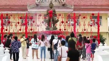 สุพรรณบุรี คอหวยแห่ขอพรโชคลาภท้าวเวสสุวรรณโณใหญ่ที่สุดในสุพรรณ(คลิป)