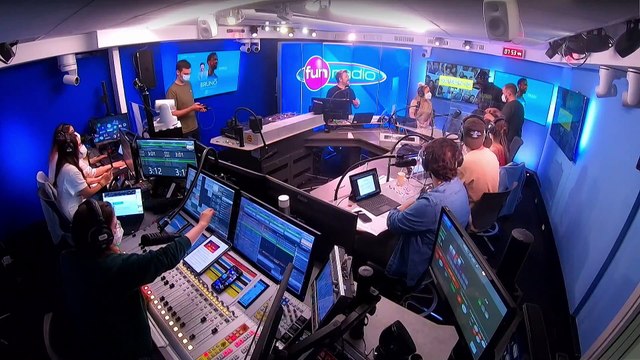 Dadju en interview et en live dans Bruno dans la radio