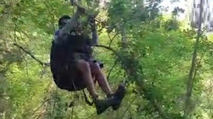 San Colombano Certenoli (GE) - Cade col parapendio e resta bloccato su albero (14.06.21)