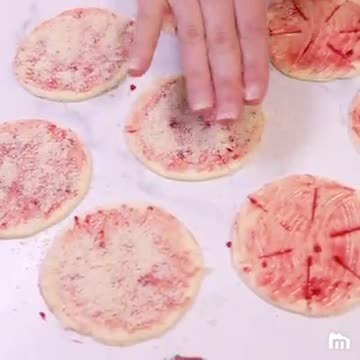 Fleurs de fraises feuilletées