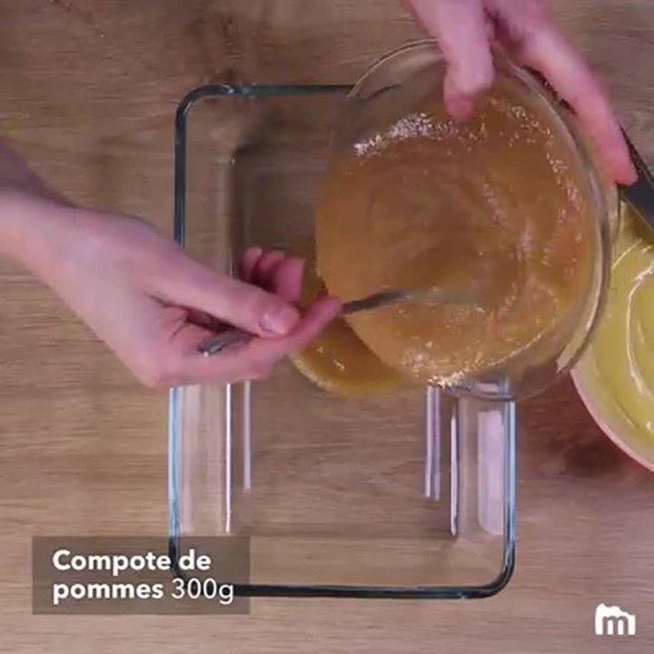 Compote de pommes coiffée de son gâteau