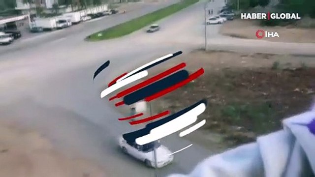 Drift yapan magandaya köpek engeli! Duvarda bitti...