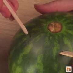 Salade de fruit dans une pastèque