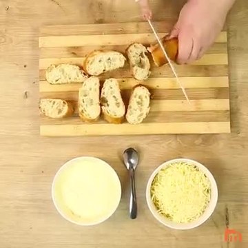 Tartines grillés à la moutarde et au gruyère