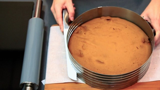 Utiliser un cercle à pâtisserie extensible et ajouré