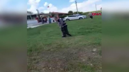 SOKAK HAYVANLARINI BESLERKEN SALDIRIYA UĞRADI; ÇENESİ KIRILDI