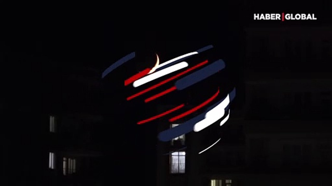 Diyarbakır'da hilal güzelliği ile büyüledi