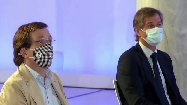 Casado corrige a Ayuso por las palabras sobre el Rey y los indultos: La responsabilidad corresponde en exclusiva a Pedro Sánchez