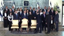 شاهد: صورة للحكومة الإسرائيلية الجديدة إلى جانب الرئيس ريوفين ريفلين