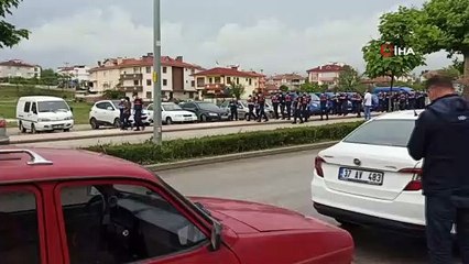 “Kamu görevlisiyiz” diyerek köylüleri kandıran ve kaçak kazı yapan şüpheliler adliyeye sevk edildi