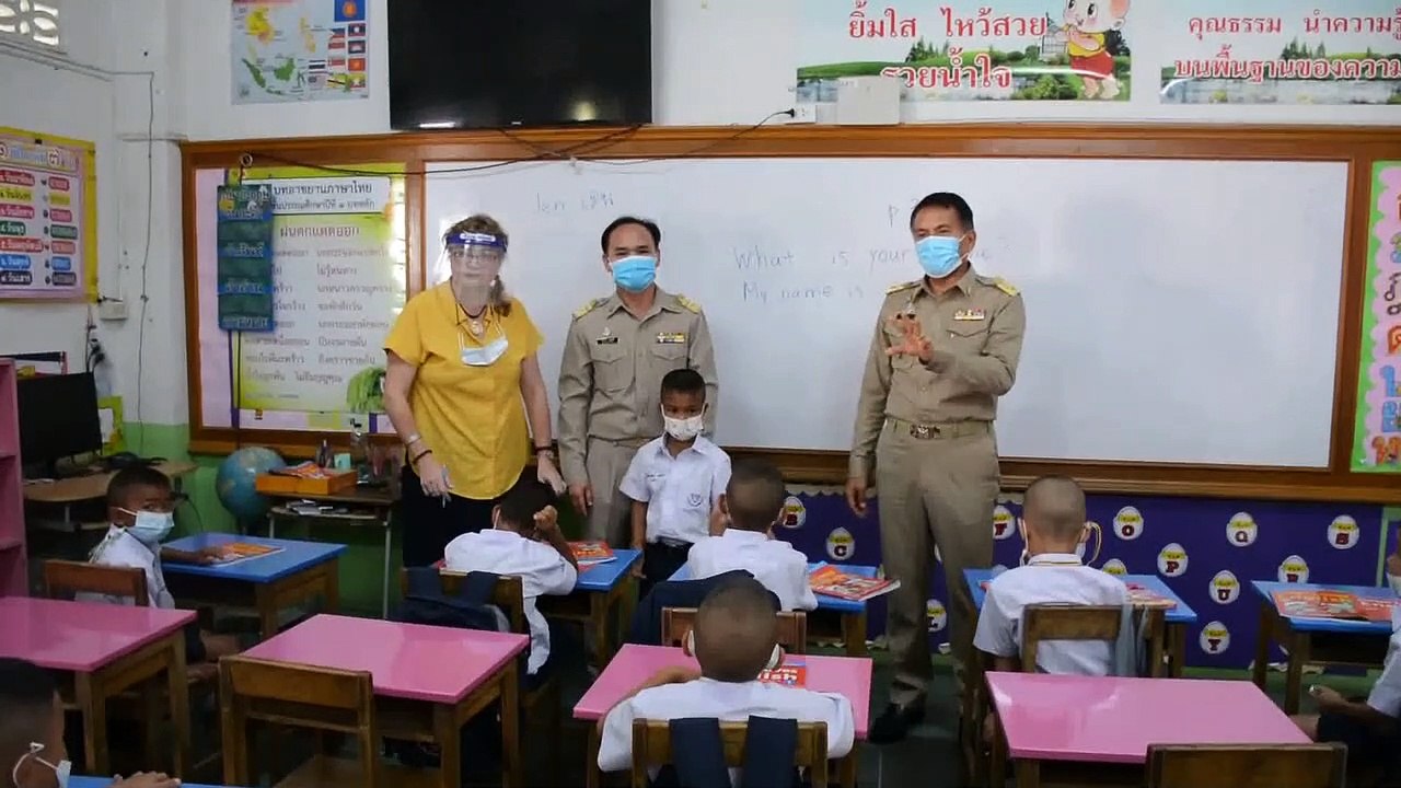 ผอ.สพป.ศรีสะเกษ เขต 1 ตรวจเยี่ยมและให้กำลังใจครู นักเรียนเปิดเรียนวันแรก