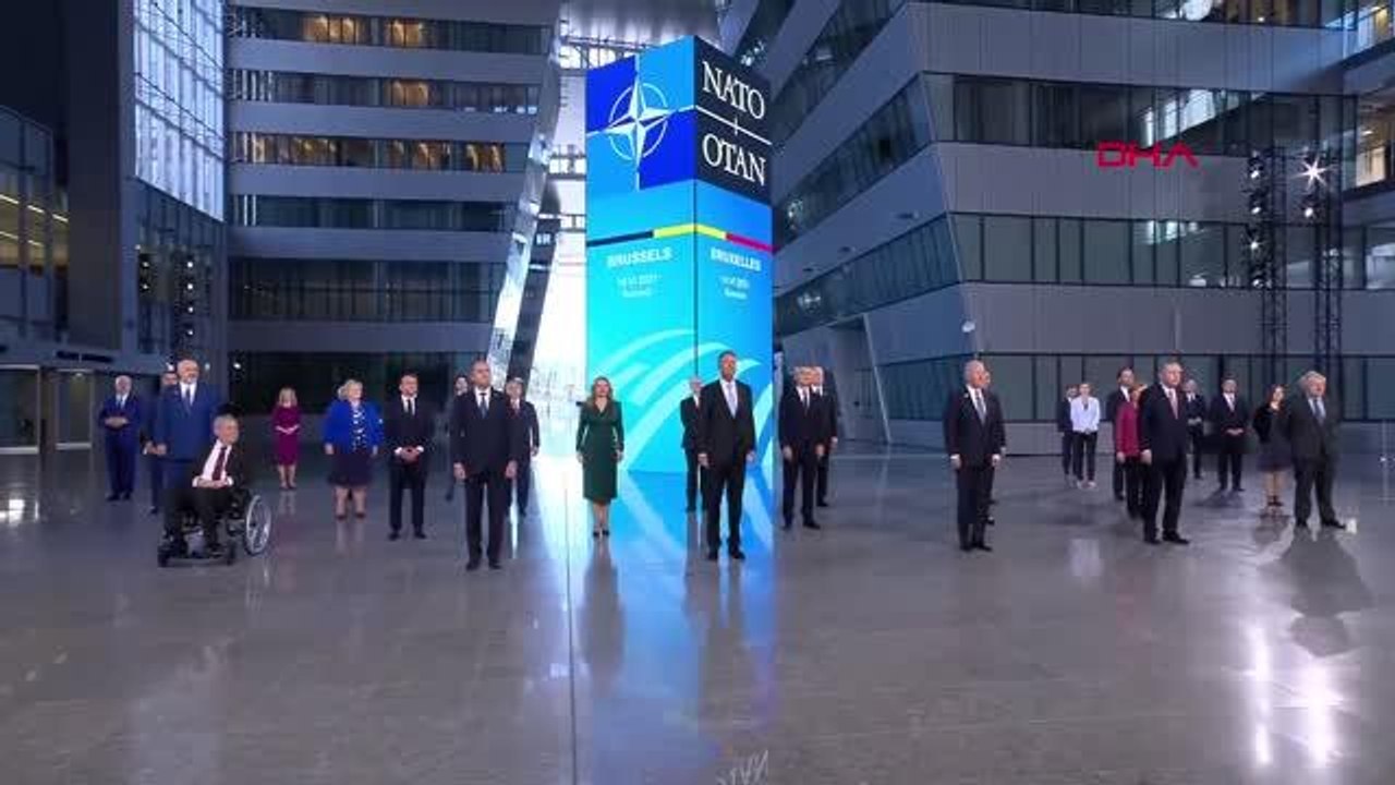 Son dakika haber... Cumhurbaşkanı Erdoğan, NATO Zirvesi'ne katılan liderle birlikte aile fotoğrafı çekimine katıldı-2
