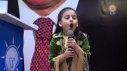 'Ben Kürt kızıyım' dedi İstiklal Marşı'nı okudu