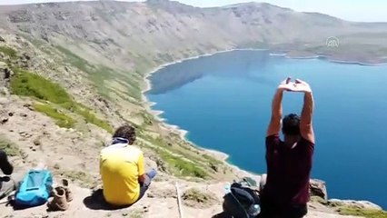 BİTLİS - Nemrut Krater Gölü'nde çevre temizliğine dikkat çekmek için doğa yürüyüşü