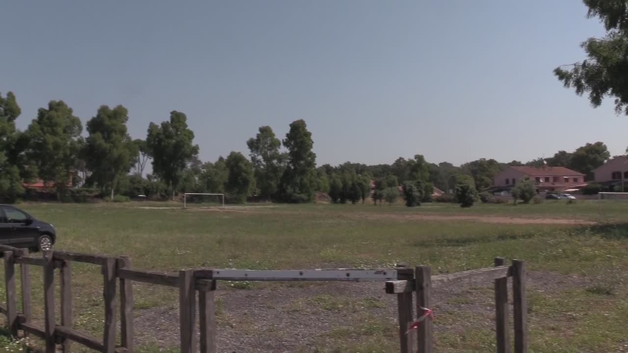 Ardea, fiori e un pallone per David e Daniel. I residenti: "una tragedia che si poteva evitare"