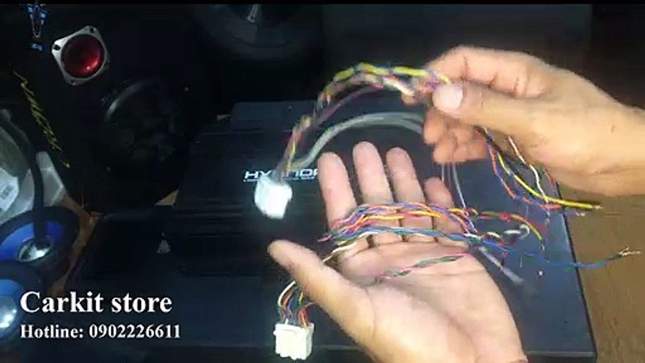 Ampli tháo xe Hyundai Santafe bản xuất mỹ thương hiệu Haman Kadon,4 kênh cánh,2 kênh ra thẳng sub hơi