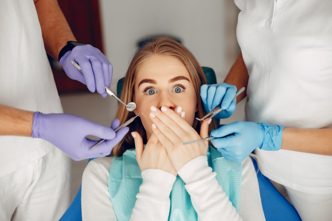 Dentes caindo durante a pandemia? Dentista explica como a reação pode ter a ver com a COVID-19