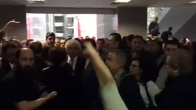 Cumhuriyet yazarı Sabah gazetesi muhabirine saldırdı