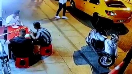 Cinayetle sonlanan yan bakma kavgası kamerada