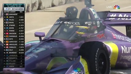 Indycar: El piloto francés Romain Grosjean escapa de un coche en llamas y él mismo apaga el fuego