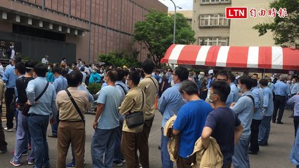 六輕1.3萬名員工今起普篩 1、200人排隊被爆群聚