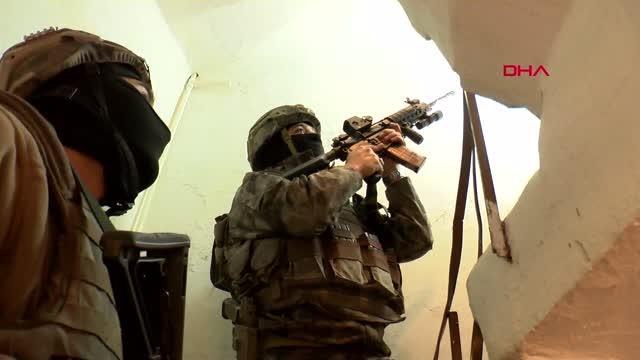 Son dakika haber! İSTANBUL-OPERASYONA GELEN NARKOTİK POLİSLERİ KAPIDAKİ SAHTE MÜHÜR OYUNUNU BOZDU