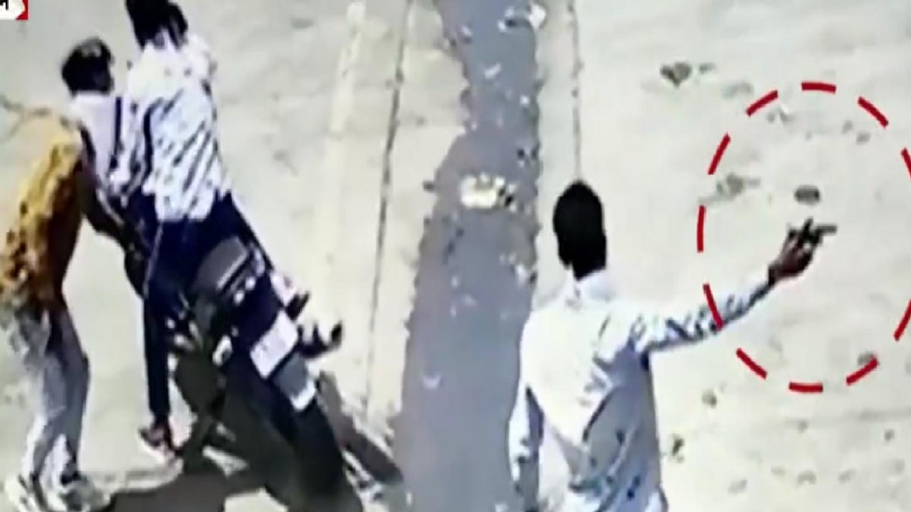 Caught on CCTV: Goons open fire at trader in Kota
