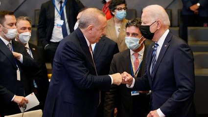 Yabancı basın, Erdoğan ve Biden'ın tokalaştığı anı çarpıtarak servis etti