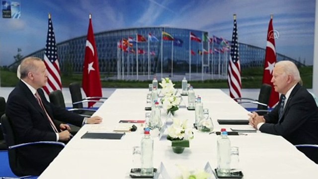 BRÜKSEL - Cumhurbaşkanı Erdoğan, NATO Zirvesi'nde görüştüğü liderlere 'Türkiye'nin Terörizmle Mücadelesi' kitabını takdim etti