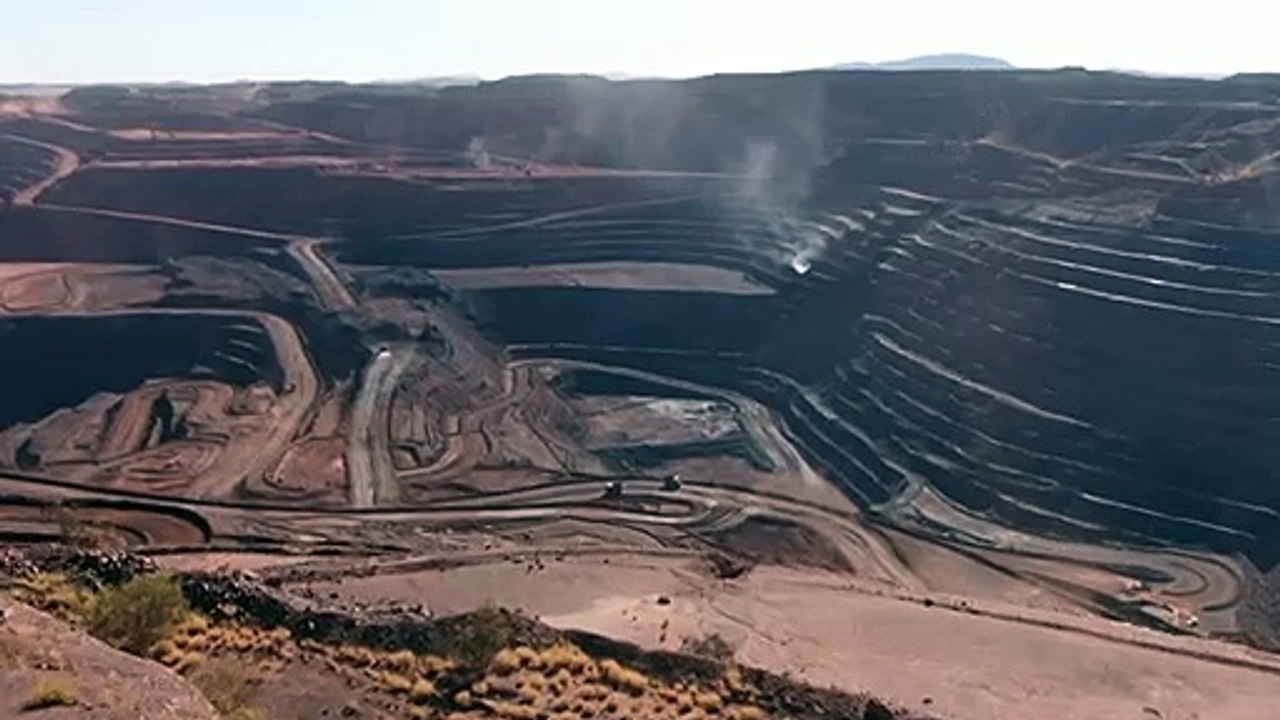 Clive Palmer begins West Australian High Court challenge