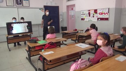 GELİŞTİRDİĞİ 'HACİVAT VE KARAGÖZ İLE EĞİTİM' METODU 10 İLDE UYGULANIYOR