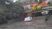 Meteoroloji saat verip uyarmıştı! İstanbul sağanak yağışa teslim oldu, Bayrampaşa'da bir araç sular altında kaldı