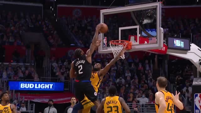 Kawhi Leonard unleashes monster poster dunk on Favors