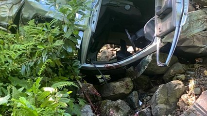 Son dakika 3. sayfa: Rize'de kamyonet uçuruma yuvarlandı: 2 ölü, 1 yaralı