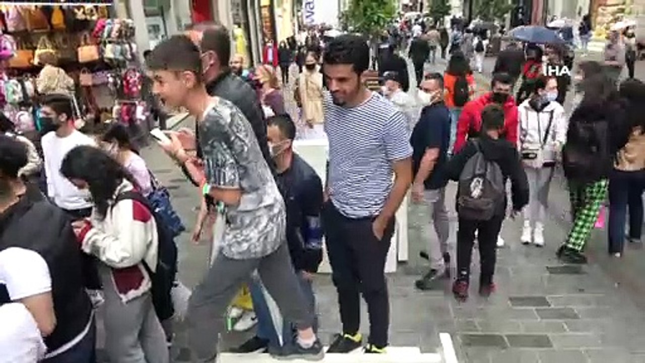 Fenomen Hiko Baba'ya Taksim’de yoğun ilgi