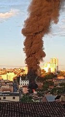 Incêndio de grandes proporções atinge garagem de ônibus no Bairro Aparecida, em BH