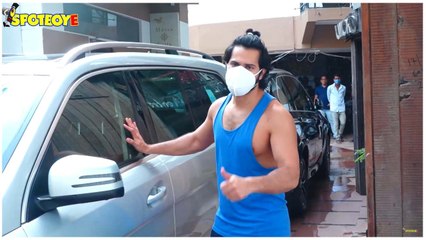 Varun Dhawan Having A Fun Chat With The PAPS; Snapped Outside The Gym