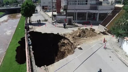 Köprü yapımı için sondaj çalışması sırasında çöken yolun dolgu işlemine başlandı