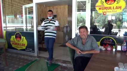 30 yıldır önüne gelene yemek ısmarlıyor