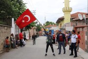 Milli takıma seçilen 12 yaşındaki güreşçi Antalya dönüşü mahallesinde coşkuyla karşılandı