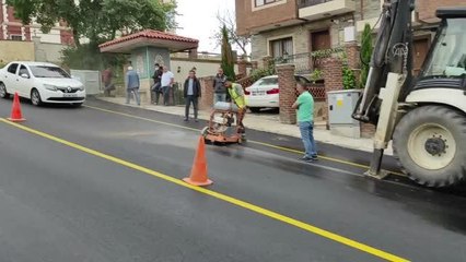 Su borusunun patlaması dolayısıyla asfaltlanan yolun bozulması belediyeleri karşı karşıya getirdi