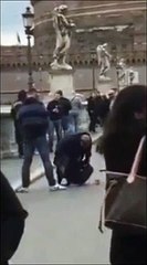 Ahlaksız şerefsizler mülteci kadının üzerine idrarını yaptı!