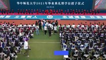 Chine: méga-remise de diplômes à Wuhan, un an après la quarantaine